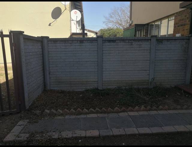 2 BEDROOM TOWNHOUSE FOR SALE IN SASOLBURG CENTRAL